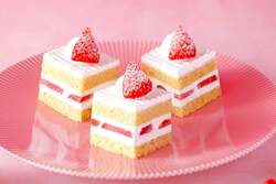 「ホテルニューオータニ大阪でいちごビュッフェ開催！　親子で贅沢スイーツ食べ放題」の写真