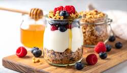 「ホテルニューオータニ大阪でいちごビュッフェ開催！　親子で贅沢スイーツ食べ放題」の写真