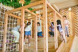 「愛知県岡崎市のグランピングで日本文化に触れよう！　臼と杵で本格もちつき体験開催」の写真