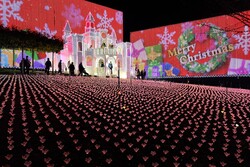 雪が降る！サンタが舞う！フラワーキャッスルの特別演出