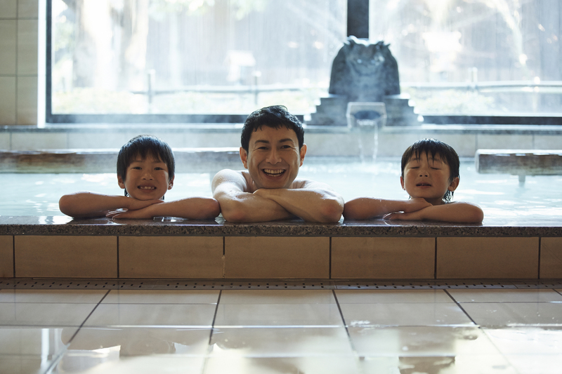 年末年始に親子で一日中のんびり♪（画像提供：Fast&Slow / PIXTA）