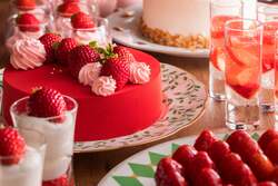 「夜景とスイーツ満喫♪横浜みなとみらいで大人気いちごブッフェ開催　親子で楽しめる！」の写真