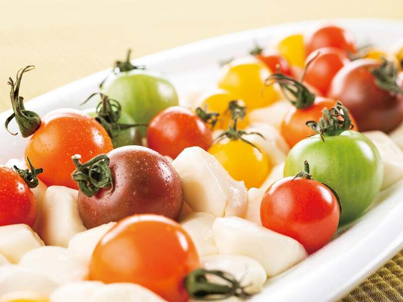 モッツアレラチーズとカラフルトマトのカプレーゼ