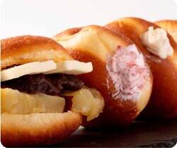 福岡・大牟田「Cafeはにぽて」新感覚！蜜かけ至福の焼きいもドーナツ（焼きいもあんバター・焼きいもあん・焼きいもクリーム・いちごクリーム、1個）各400円