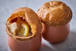 「名古屋のホテルでギリシャ料理を親子で堪能！　いちごスイーツも楽しめる地中海フェア」の写真