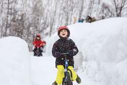 「札幌市豊平区「羊ヶ丘スノーパーク2026」雪まつり期間は中学生以下入場無料」の写真