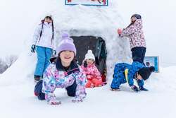 「札幌市豊平区「羊ヶ丘スノーパーク2026」雪まつり期間は中学生以下入場無料」の写真
