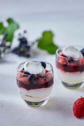 苺とアサイーのヨーグルトフルール