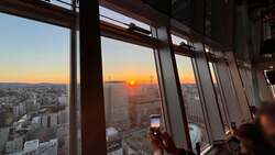 「名古屋「中部電力 MIRAI TOWER」で年越しカウントダウンライトアップ開催　初日の出も」の写真