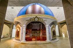 「箱根の温泉テーマパークにミルキー風呂登場！　チョコまみれ風呂＆ネクターのサウナも」の写真