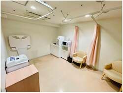 「港区のアクアパーク品川で親子の水族館デビュー！　0歳〜1歳限定の貸切プラン登場」の写真