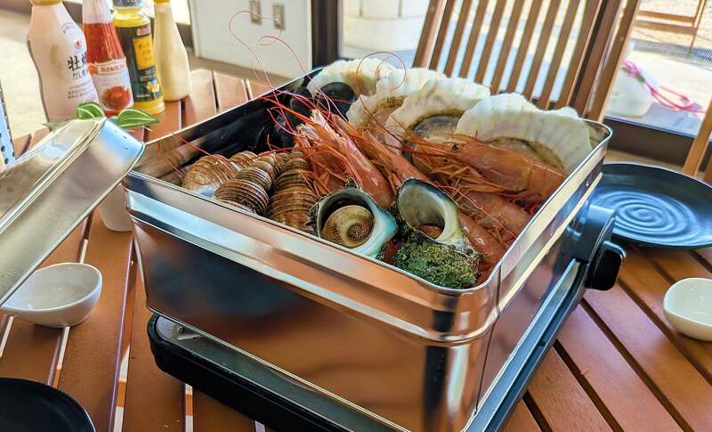 海鮮ガンガン焼き　※写真は牡蠣無しのガンガン焼きセットです。