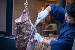 アンコウのつるし切り実演