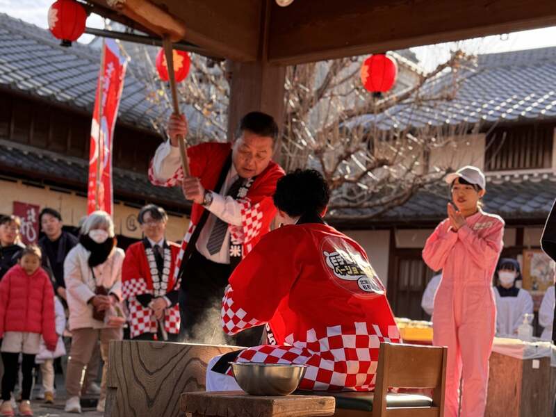 おかげ横丁「太鼓櫓」で行う餅つきの様子（写真は第1回開催時［2024年］）