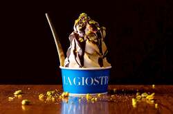 ＜札幌市/ラ ジョストラ＞ピスタッキオ＆函館低温殺菌のソフトジェラート