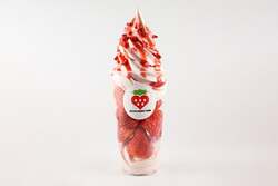 ＜札幌市/きよたベリーファーム＞生いちごパフェ