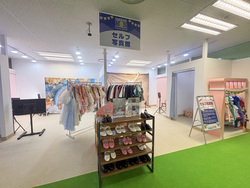 「本厚木駅徒歩3分に新施設！牧場体験やプリクラも楽しめる30種類の室内遊園地オープン」の写真