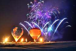 「親子で熱気球試乗・花火・ランタンも！本州唯一の雪上絶景イベントが新潟小千谷で開催」の写真