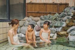 「関東「2025親子に人気の温泉・銭湯ランキング」2位は龍宮城スパホテル三日月！1位は？」の写真
