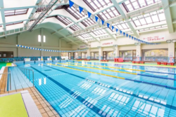 年中楽しめる温水プール。小さな子供には幼児用プールも