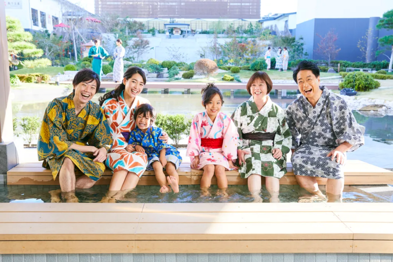 広々とした屋上庭園で足湯も楽しめます