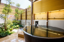 家族みんなでゆったり過ごせる貸切露天風呂