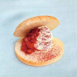 ［札幌］週末の牧場ばぶる／スイーツどらバーガーいちごクリーム