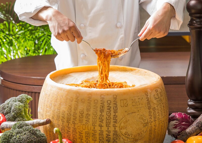 スイーツの甘さと、軽食の塩味を往復しながら楽しめます