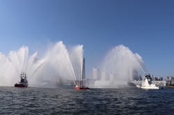 横浜消防出初式一斉放水見学クルーズ