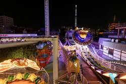 「【浅草】最大1,600円引き！花やしきで平日限定の乗り放題パス販売。親子でお得！」の写真