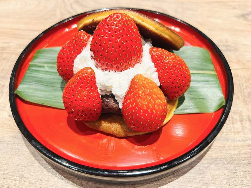  瓢六亭  「あまりん生どら焼き」  880円