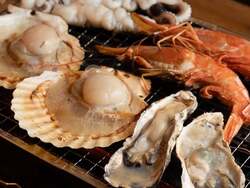 「郡山市に冬限定の牡蠣小屋オープン！ストーブ完備のテントで産直カキを親子で堪能」の写真