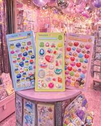 「大阪・岸和田にシール専門店オープン！壁一面の品揃えに親子で夢中「ペタラブ」誕生」の写真