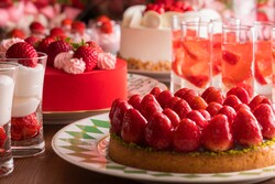 いちごがこぼれ落ちそうなくらいトッピングされた「いちごのタルト」