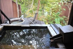 1棟貸切の独立したコテージで源泉かけ流しを満喫♪