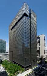 「入場無料！大手町駅直結の森で「焼き芋フェス」開催　16店舗の絶品お芋＆スイーツも！」の写真