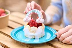 「オズの魔法使いの世界でいちご狩り　関東最大級のバラのテーマパークで限定イベント」の写真