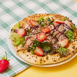 いちごと生ハムのサラダピッツァ|BEER STAND ＆ PIZZA BAR（2号館1F）