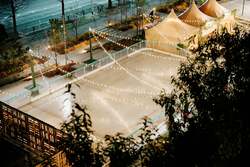 「新宿の明治公園でアイススケート＆屋外こたつ！国立競技場を望む冬の新スポット誕生」の写真