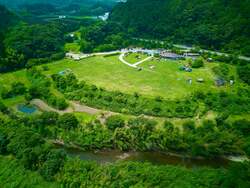 「絶景の天然芝で星空キャンプ！音楽と焚き火、足湯も楽しめる家族イベントが勝浦で」の写真