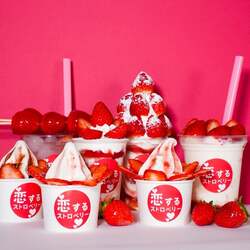 「映え度120％！パフェにスムージー、いちご飴も♪　「恋するストロベリー」が可愛すぎ」の写真