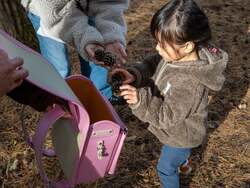 「高校生まで宿泊無料！山梨のキャンプ場で「ランドセル試着」ができる新プランが話題」の写真