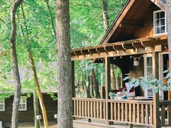 「高校生まで宿泊無料！山梨のキャンプ場で「ランドセル試着」ができる新プランが話題」の写真