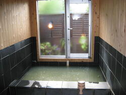 「関西の「源泉かけ流し」の家族風呂・貸切風呂があるスーパー銭湯・日帰り温泉5選」の写真