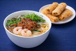 「入場無料で台湾旅行気分！本場の夜市グルメとランタンを満喫　福岡市役所前で開催」の写真