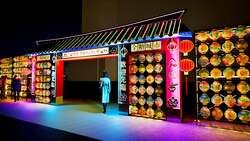 「入場無料で台湾旅行気分！本場の夜市グルメとランタンを満喫　福岡市役所前で開催」の写真