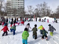 雪に隠れたお宝を探そう！ちびっこ宝探し