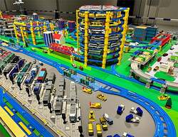 「トミカ・プラレール巨大ジオラマ」