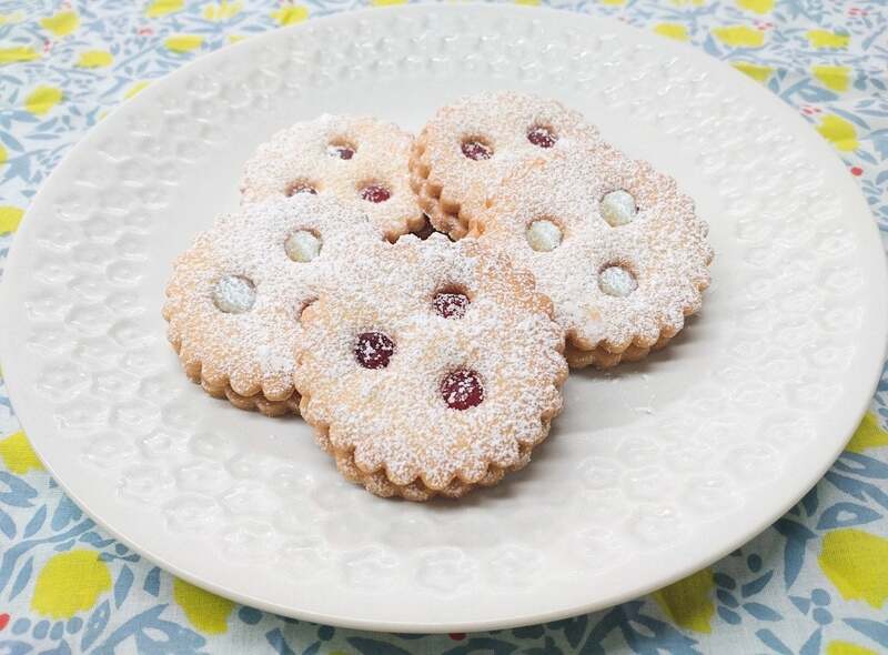 北海道産クリームチーズと栃木県産「とちあいか」を贅沢にサンド（ねむの樹洋菓子店）