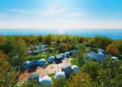 「関東最大級のグランピングと屋内遊び場が融合！プレジャーリゾート伊豆赤沢温泉誕生へ」の写真